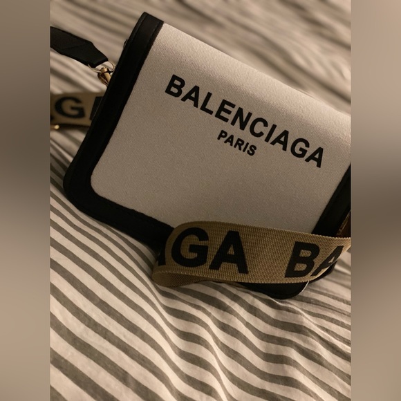 B Summer Bag - Picture 2 of 2